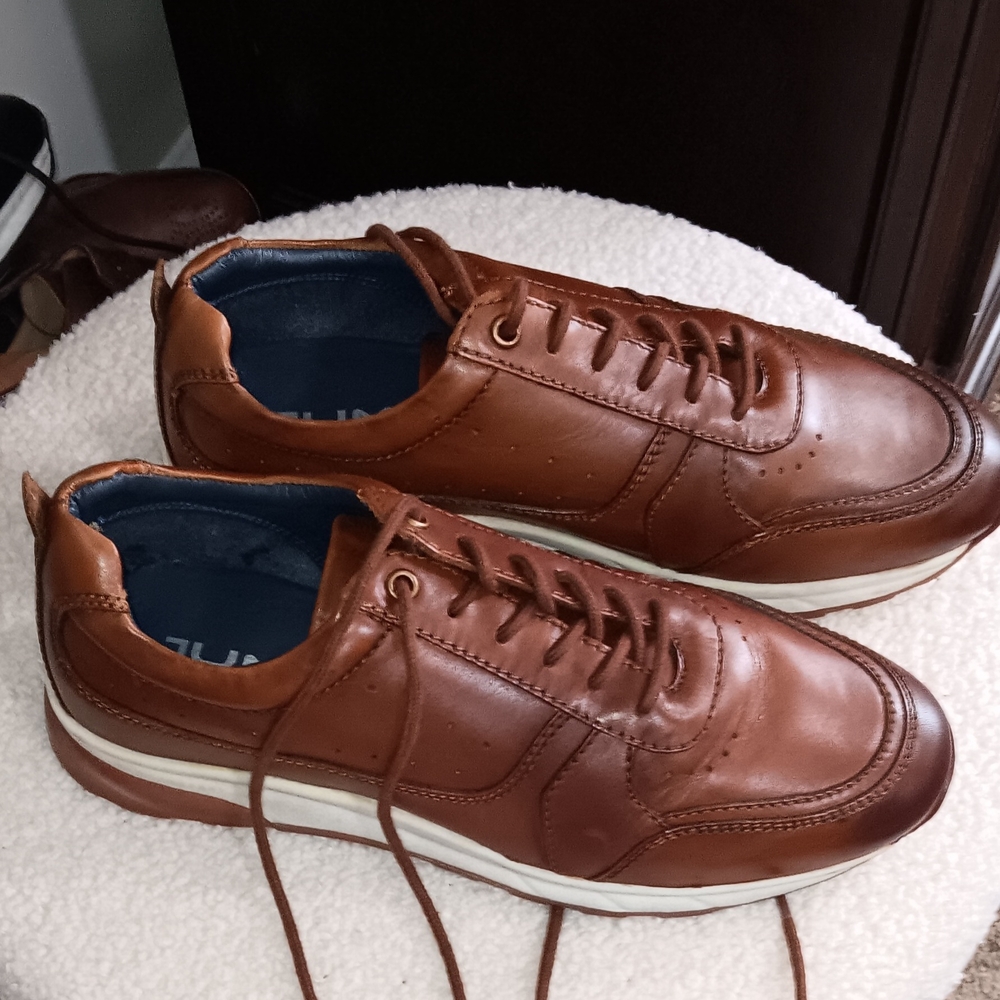Jump Brown Leather Sneakers with Minimalist Design